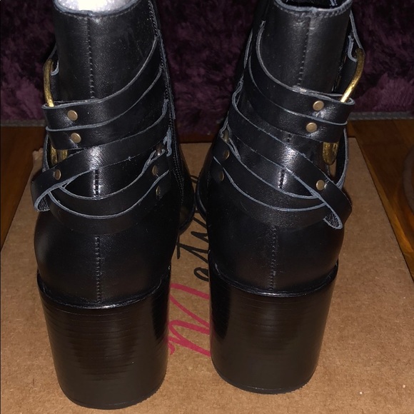 Matisse heeled bootie w/buckle detail sz 10 - Picture 5 of 6